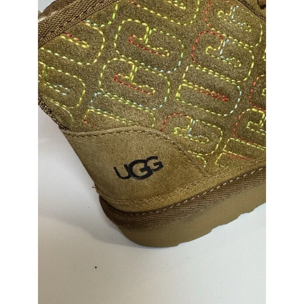 UGG Neumel Chukka Boots Graphic Stitch Logo Suede Look Chestnut Brown Size 2-FM5